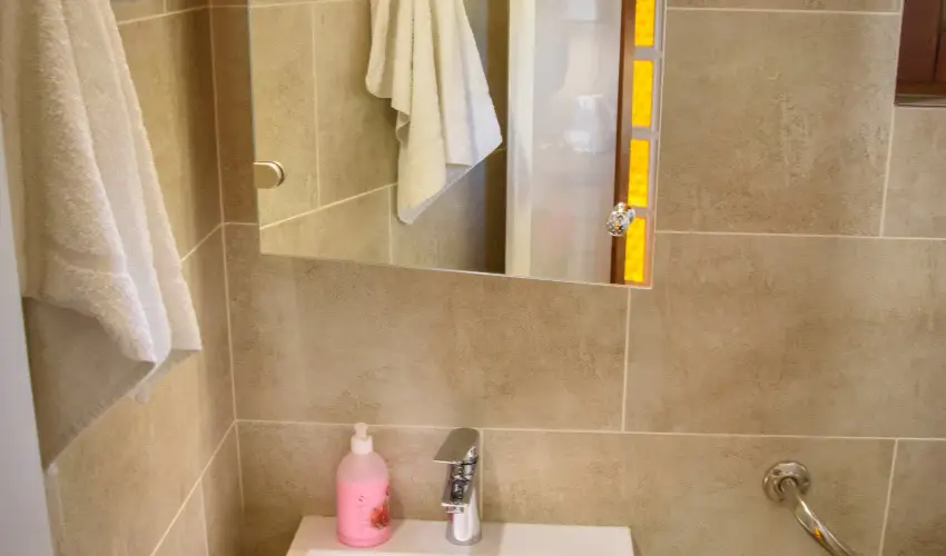 Huszr Vendghz rvnyes - Oktber 23. (min. 2 j)