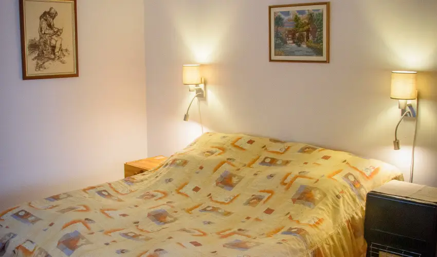 Huszr Vendghz rvnyes - Oktber 23. (min. 2 j)