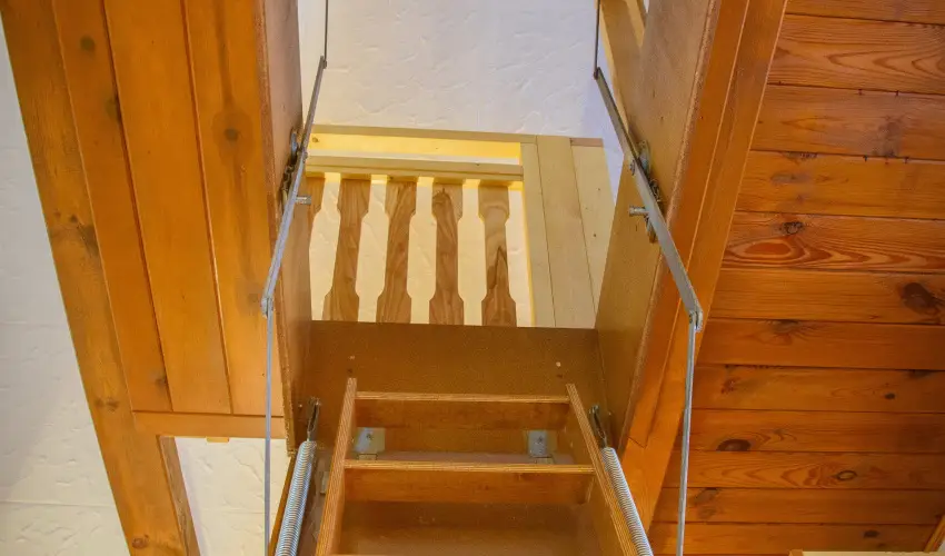 Huszr Vendghz rvnyes - Oktber 23. (min. 2 j)