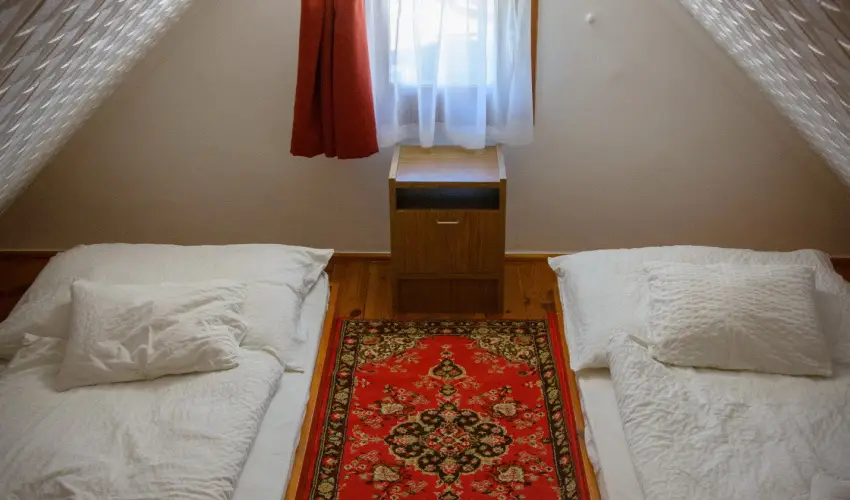 Huszr Vendghz rvnyes - Oktber 23. (min. 2 j)