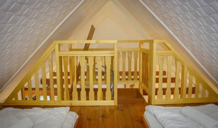 Huszr Vendghz rvnyes - Oktber 23. (min. 2 j)