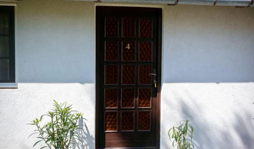 Huszr Vendghz rvnyes - Oktber 23. (min. 2 j)