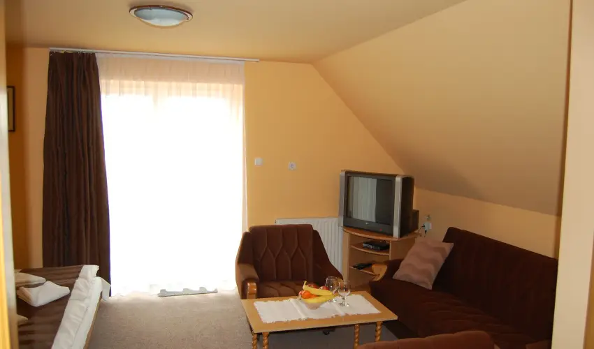 Judit Panzi Tapolca-Gyulakeszi - Oktber 23. (min. 2 j)