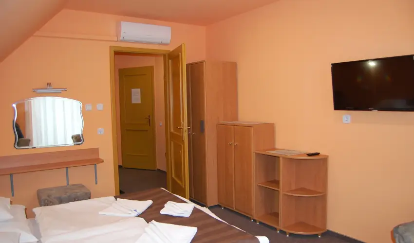 Judit Panzi Tapolca-Gyulakeszi - Oktber 23. (min. 2 j)