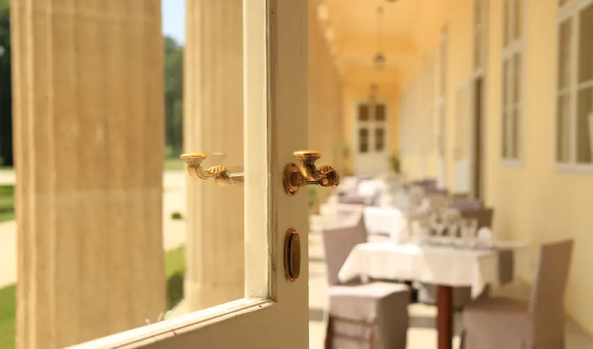 Krolyi Kastly Hotel & Restaurant  Fehrvrcsurg - Oktber 23. - specilis elrefizetssel