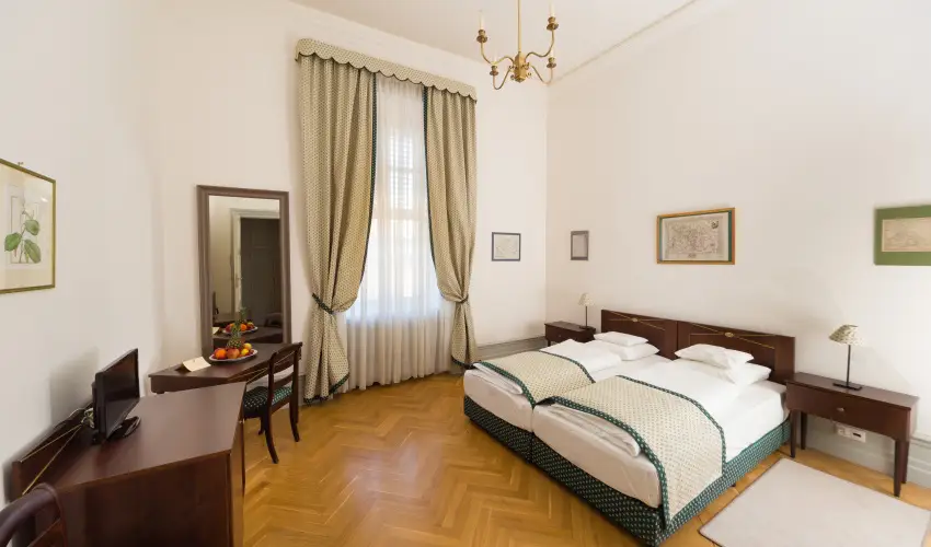 Krolyi Kastly Hotel & Restaurant  Fehrvrcsurg - Oktber 23. - specilis elrefizetssel