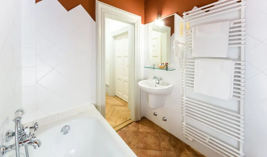 Krolyi Kastly Hotel & Restaurant  Fehrvrcsurg - Oktber 23. - specilis elrefizetssel