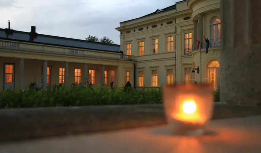 Krolyi Kastly Hotel & Restaurant  Fehrvrcsurg - Oktber 23. - specilis elrefizetssel