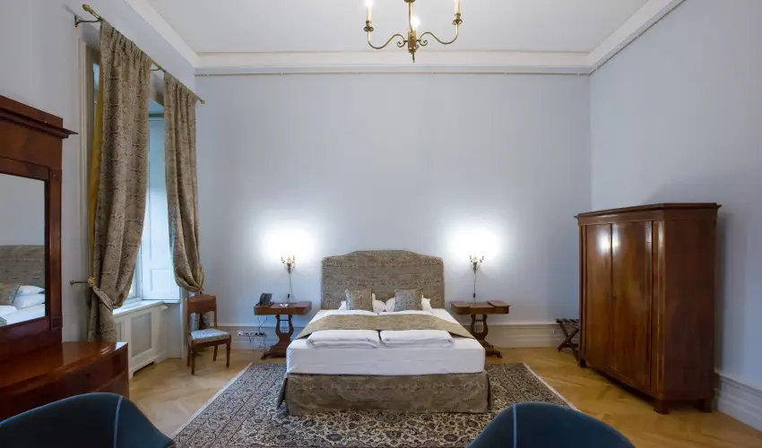 Krolyi Kastly Hotel & Restaurant  Fehrvrcsurg - Oktber 23. - specilis elrefizetssel