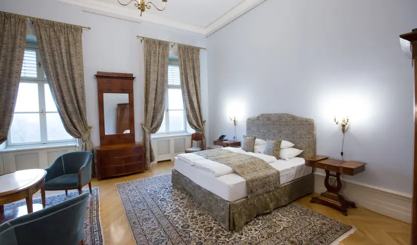 Krolyi Kastly Hotel & Restaurant  Fehrvrcsurg - Oktber 23. - specilis elrefizetssel