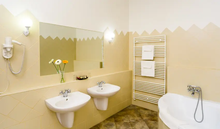 Krolyi Kastly Hotel & Restaurant  Fehrvrcsurg - Oktber 23. - specilis elrefizetssel