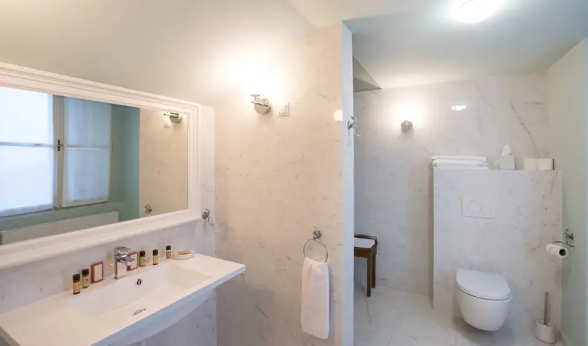 Krolyi Kastly Hotel & Restaurant  Fehrvrcsurg - Oktber 23. - specilis elrefizetssel