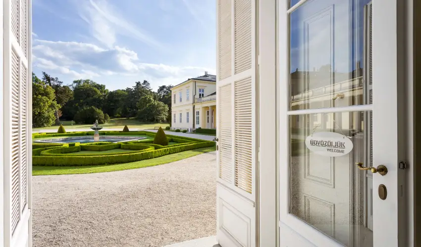 Krolyi Kastly Hotel & Restaurant  Fehrvrcsurg - Oktber 23. - specilis elrefizetssel