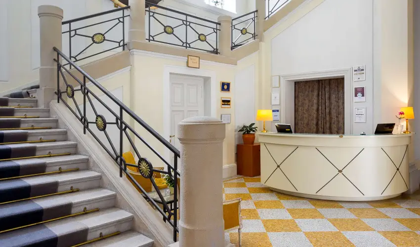 Krolyi Kastly Hotel & Restaurant  Fehrvrcsurg - Oktber 23. - specilis elrefizetssel