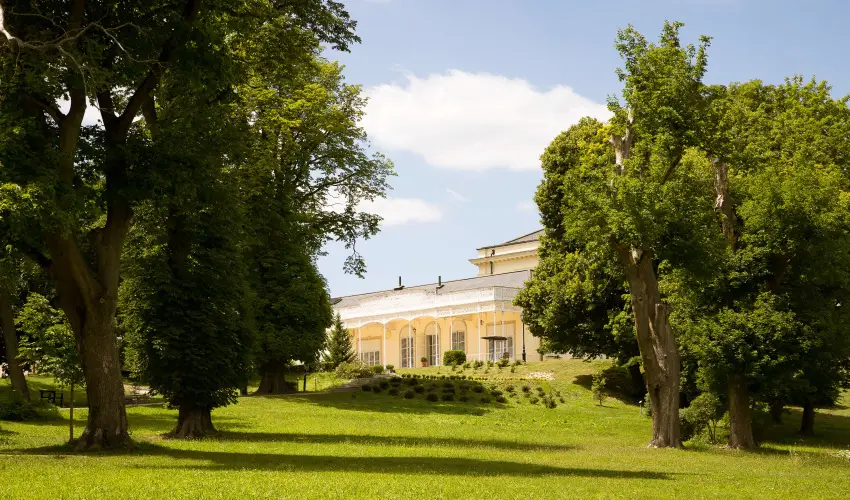 Krolyi Kastly Hotel & Restaurant  Fehrvrcsurg - Oktber 23. - specilis elrefizetssel