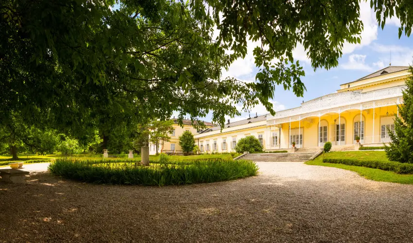 Krolyi Kastly Hotel & Restaurant  Fehrvrcsurg - Oktber 23. - specilis elrefizetssel