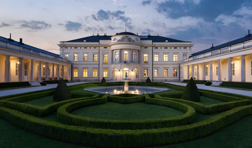 Krolyi Kastly Hotel & Restaurant  Fehrvrcsurg - Oktber 23. - specilis elrefizetssel