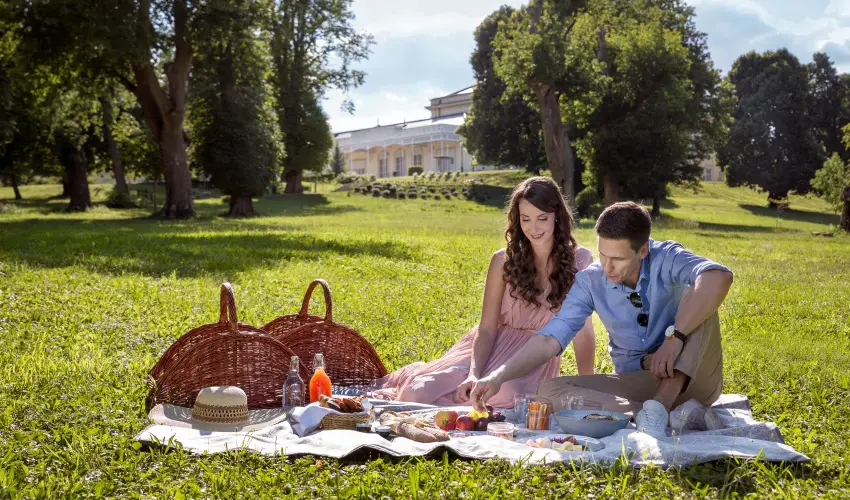 Krolyi Kastly Hotel & Restaurant  Fehrvrcsurg - Oktber 23. - specilis elrefizetssel