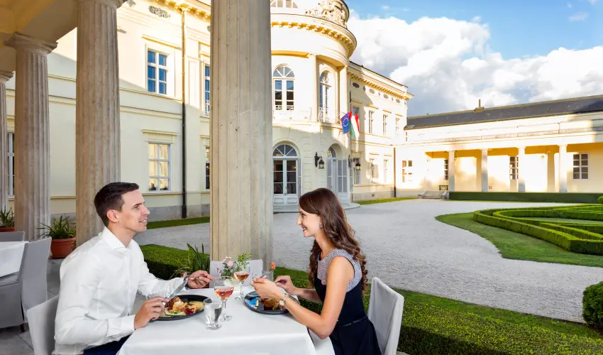 Krolyi Kastly Hotel & Restaurant  Fehrvrcsurg - Oktber 23. - specilis elrefizetssel