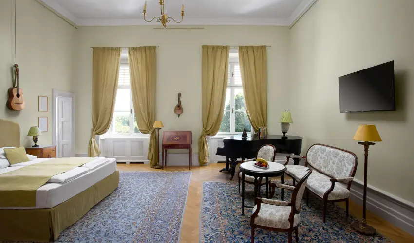 Krolyi Kastly Hotel & Restaurant  Fehrvrcsurg - Oktber 23. - specilis elrefizetssel