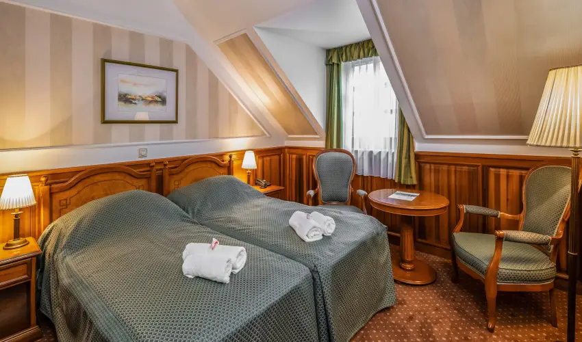 Kastlyhotel Sasvr Pardsasvr - Oktber 23. (min. 3 j)