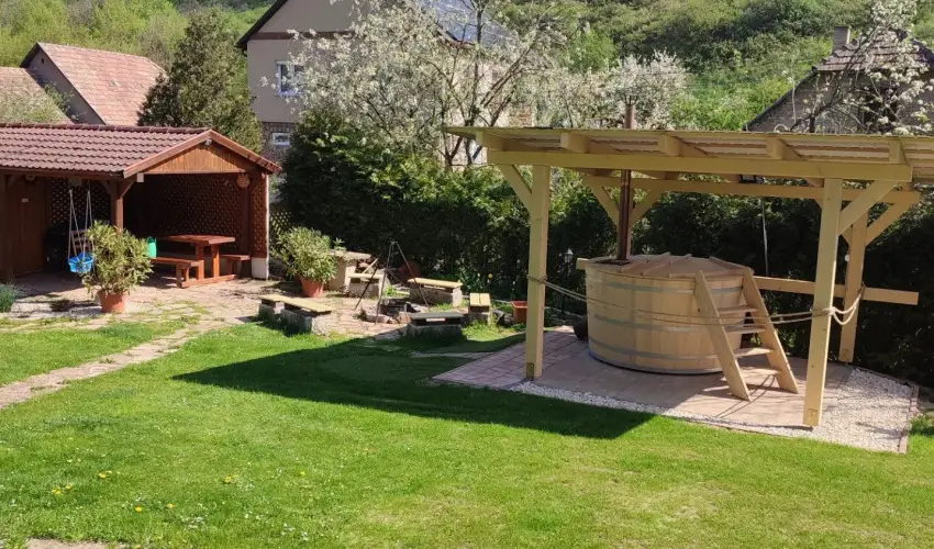 Kat�ng Vend�gh�z Tardos - Okt�ber 23. (min. 2 �j)