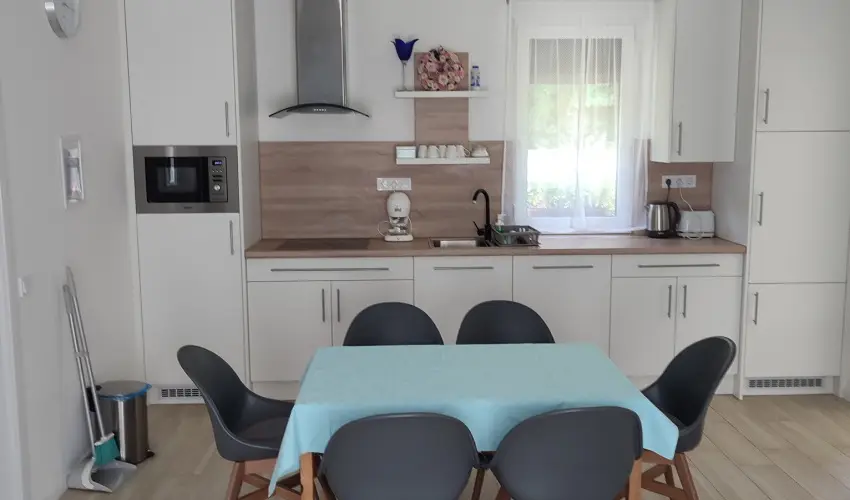 Kat�ng Vend�gh�z Tardos - Okt�ber 23. (min. 2 �j)