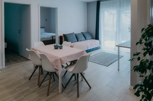 Kat�ng Vend�gh�z - Okt�ber 23. (min. 2 �j)