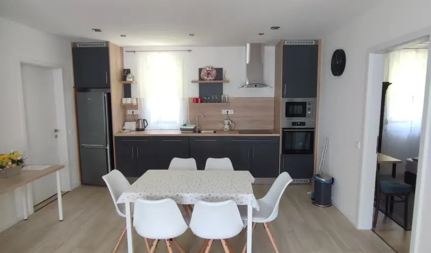 Kat�ng Vend�gh�z Tardos - Okt�ber 23. (min. 2 �j)