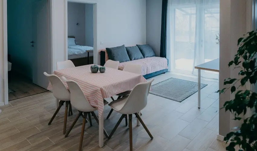 Kat�ng Vend�gh�z Tardos - Okt�ber 23. (min. 2 �j)