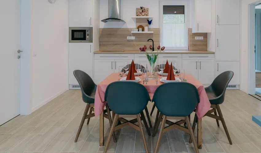 Kat�ng Vend�gh�z Tardos - Okt�ber 23. (min. 2 �j)