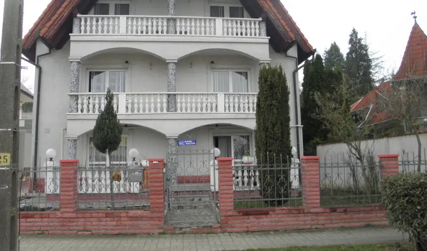 Kristly Apartman Hvz - Oktber 23. (min. 2 j)