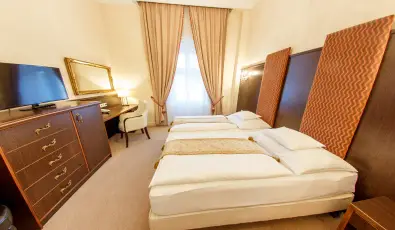 Kristly Imperial Hotel Tata