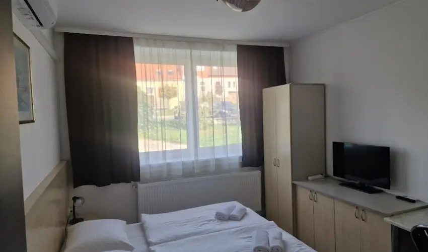 Lencs�s Apartmanh�z Apartmanok Sopron - Okt�ber 23-i Hossz� H�tv�ge Sopronban