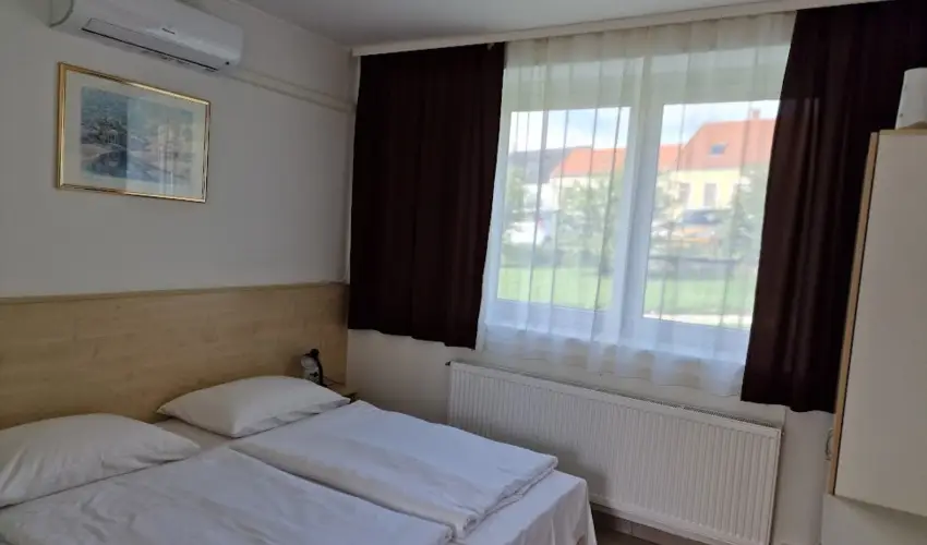 Lencs�s Apartmanh�z Apartmanok Sopron - Okt�ber 23-i Hossz� H�tv�ge Sopronban