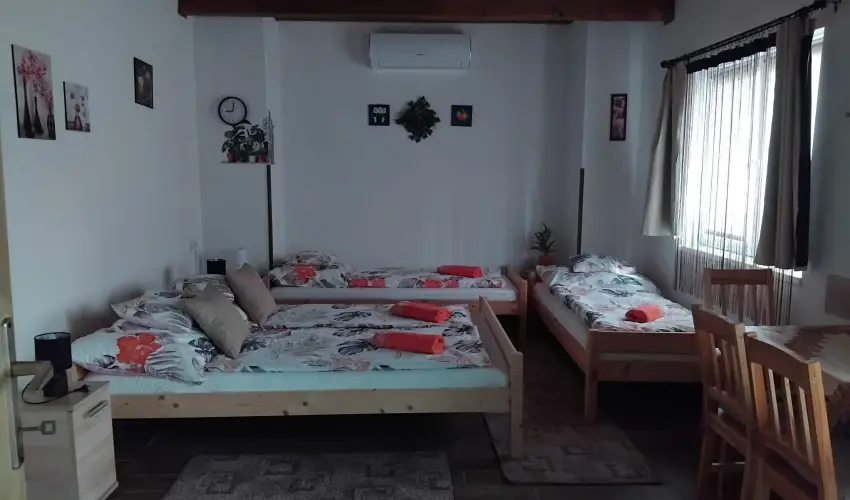 Lilla Apartmanh�zak Szilv�sv�rad - Okt�ber 23. (min. 2 �j)