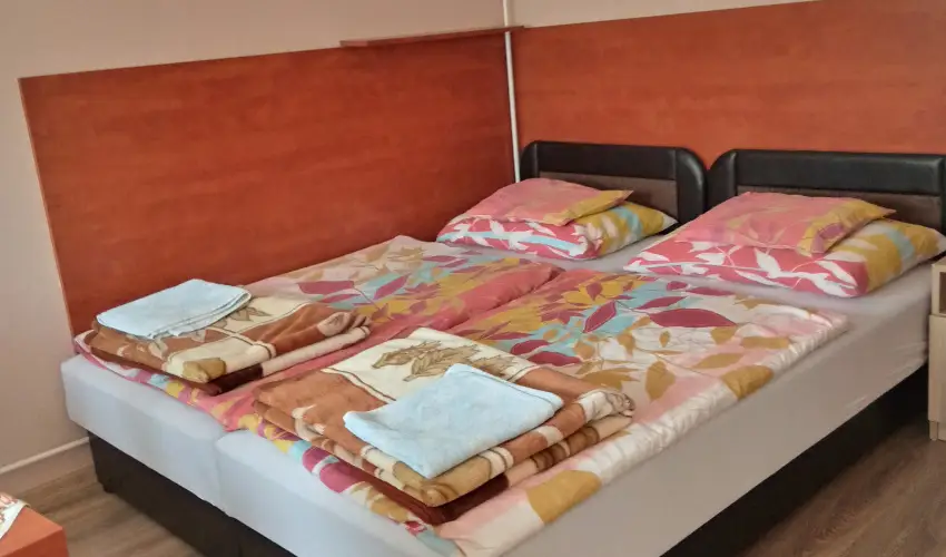 Liza Apartman Gyula - Oktber 23. (min. 2 j)