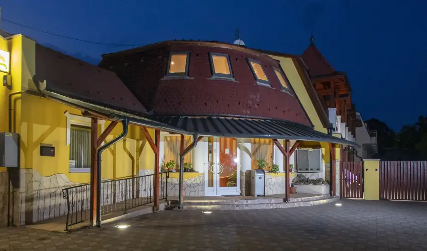 Margarta Apartmanhz Bogcs - Oktber 23. 