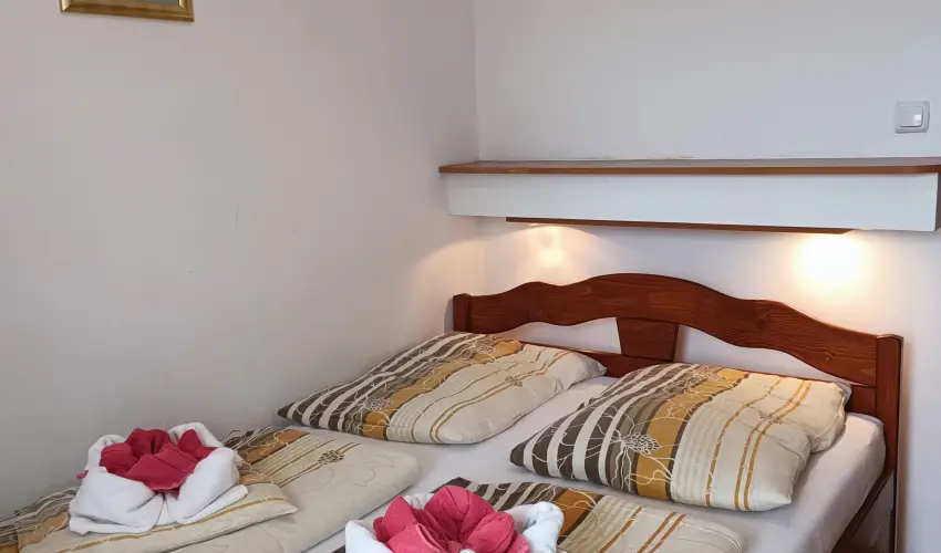 Margarta Apartmanhz Bogcs - Oktber 23. 