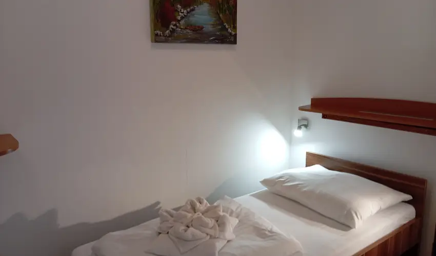 Margarta Apartmanhz Bogcs - Oktber 23. 