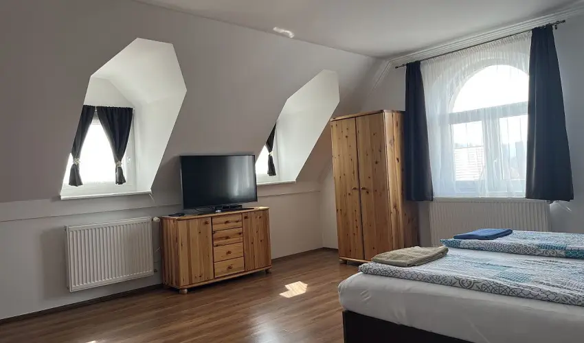 M�rk�i Vend�gh�z - kapu a Bakonyra M�rk� - Okt�ber 23. (min. 2 �j)