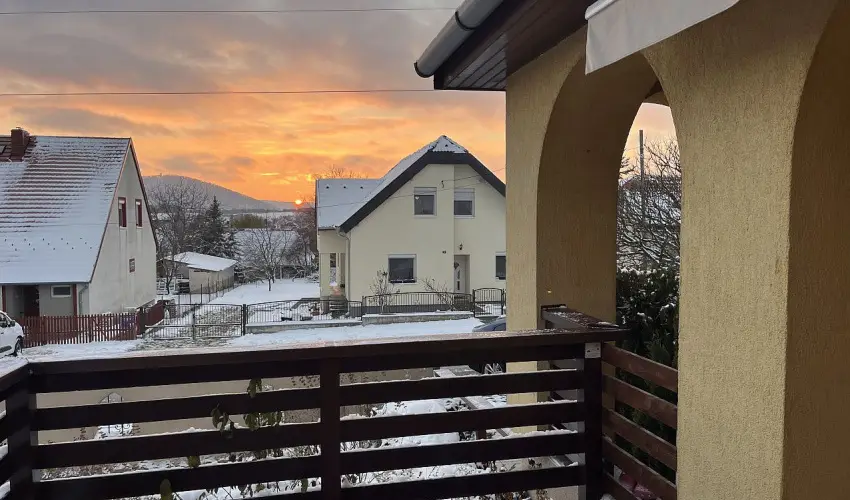 M�rk�i Vend�gh�z - kapu a Bakonyra M�rk� - Okt�ber 23. (min. 2 �j)