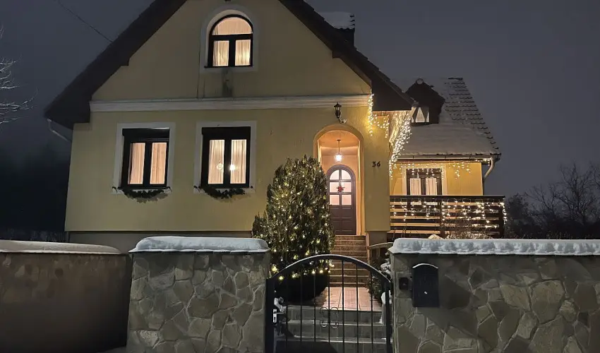 M�rk�i Vend�gh�z - kapu a Bakonyra M�rk� - Okt�ber 23. (min. 2 �j)