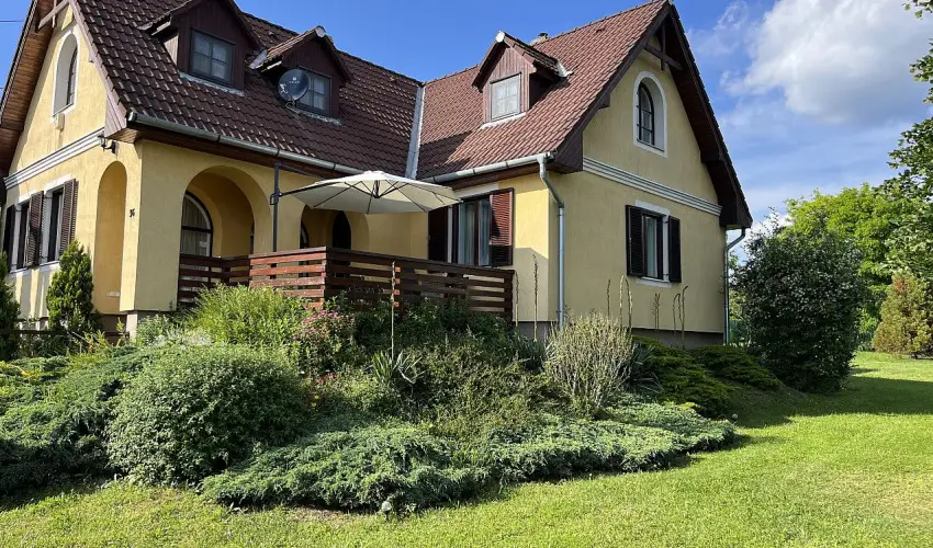 M�rk�i Vend�gh�z - kapu a Bakonyra M�rk� - Okt�ber 23. (min. 2 �j)