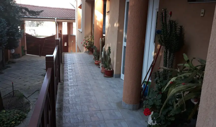 Napsugr Kenzy Lux Apartman Vendghzak Hajdszoboszl - Oktber 23. (min. 2 j)