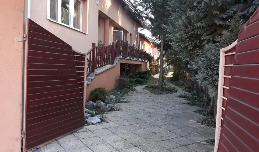 Napsugr Kenzy Lux Apartman Vendghzak Hajdszoboszl - Oktber 23. (min. 2 j)