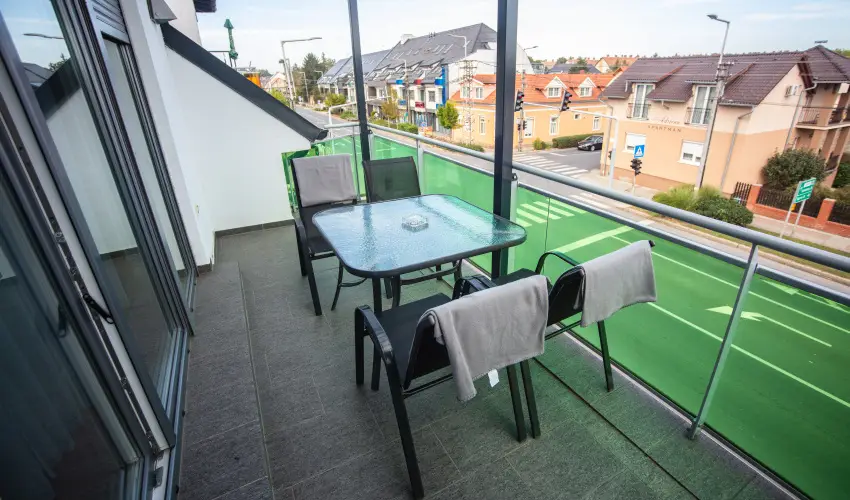 Nmeth Apartmanok Srvr - Oktber 23. (min. 2 j)