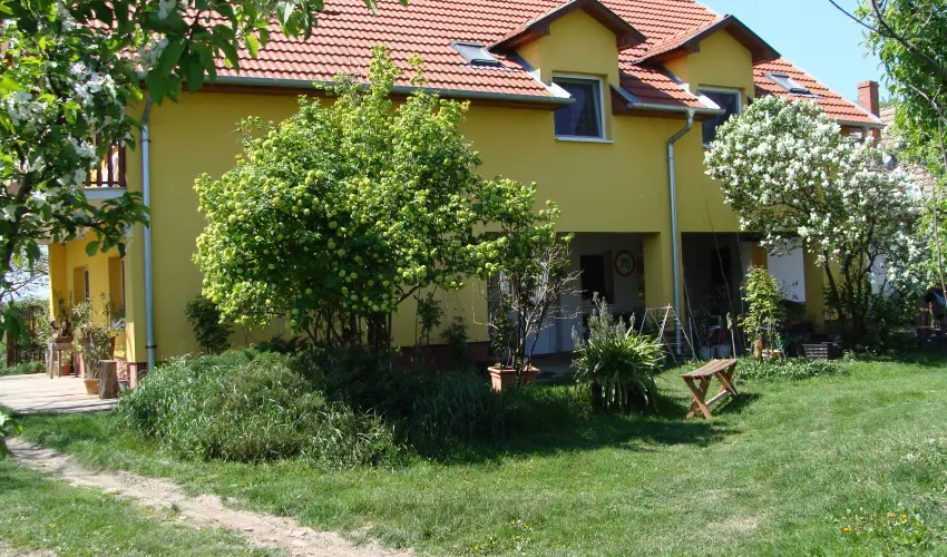 Nyugi Tanya Magyarts - Oktber 23. (min. 2 j)