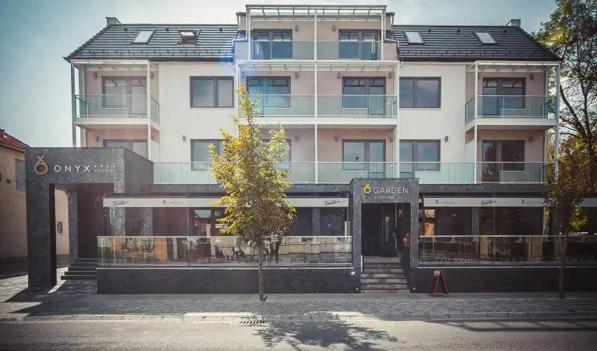 Onyx Luxury Srvr Srvr - Oktber 23. 