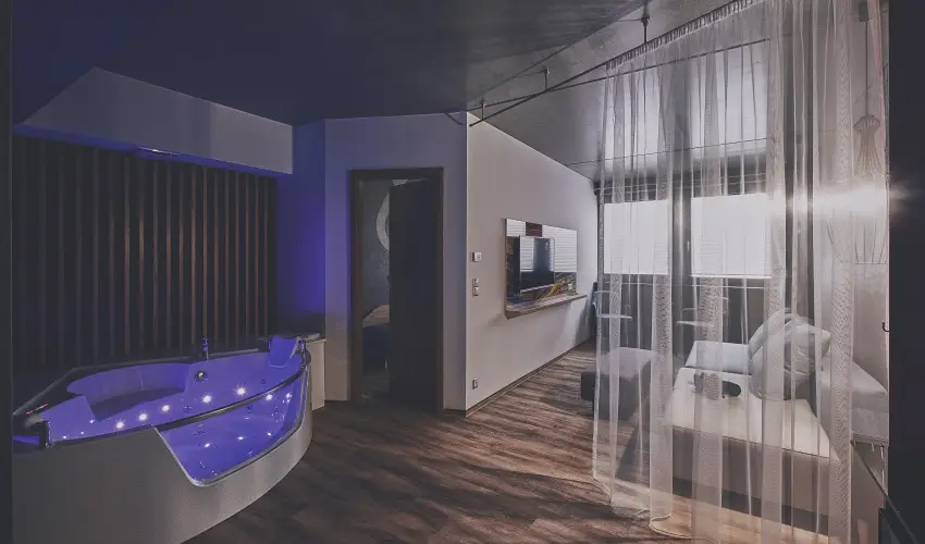 Onyx Luxury Srvr Srvr - Oktber 23. 